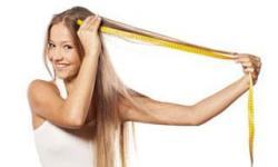 Sa centimetra në muaj rriten flokët?