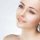 Laserföryngring av nackens hud: för- och nackdelar med proceduren, effekten av den, den ungefärliga kostnaden